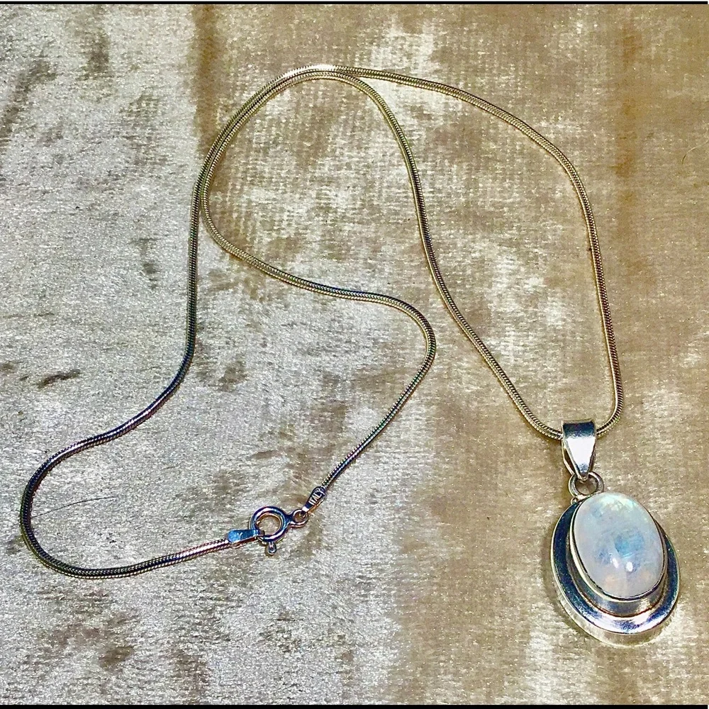 Gorgeous Moonstone 925 Sterling Silver Necklace - Picture 11 of 16